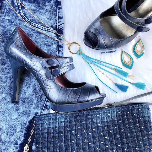 •HP• Carlos Santana Platform Heels - Picture 2 of 7